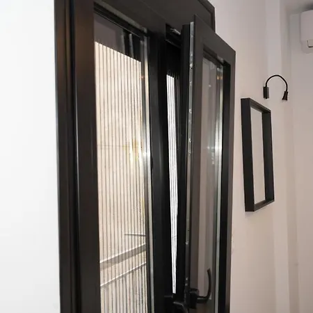Urban Style Apt- Larisis Station *