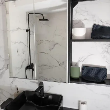 Apartment Urban Style Apt- Larisis Station *
